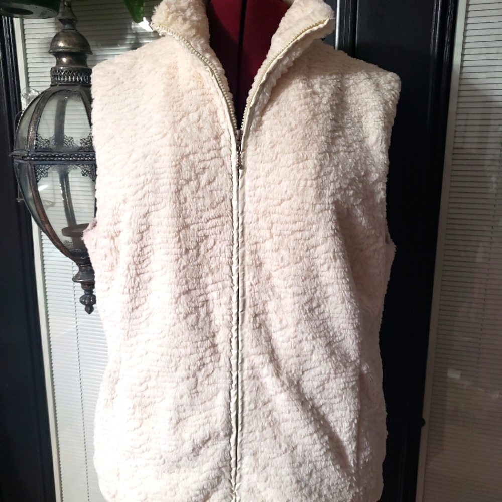 White Faux Fur Vest XL Erin London